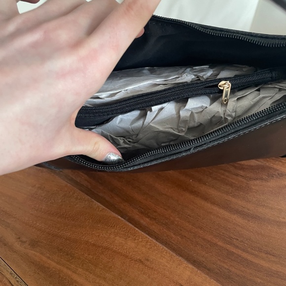 Off Duty Minimalist Baguette Handbag - Picture 5 of 5